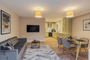 Modern 2 Bed Ground Floor - Private Parking
